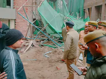 ग्रेटर नोएडा की शारदा यूनिवर्सिटी में निर्माणधीन इमारत की शटरिंग गिरने से 6 मजदूर दबे, एक की मौत पांच घायल