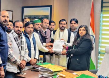 किसान मजदूर संघर्ष मोर्चा ने पंप ऑपरेटर कर्मचारियों की समस्याओं को लेकर एसीओ मेधा रुपम को सौंपा ज्ञापन