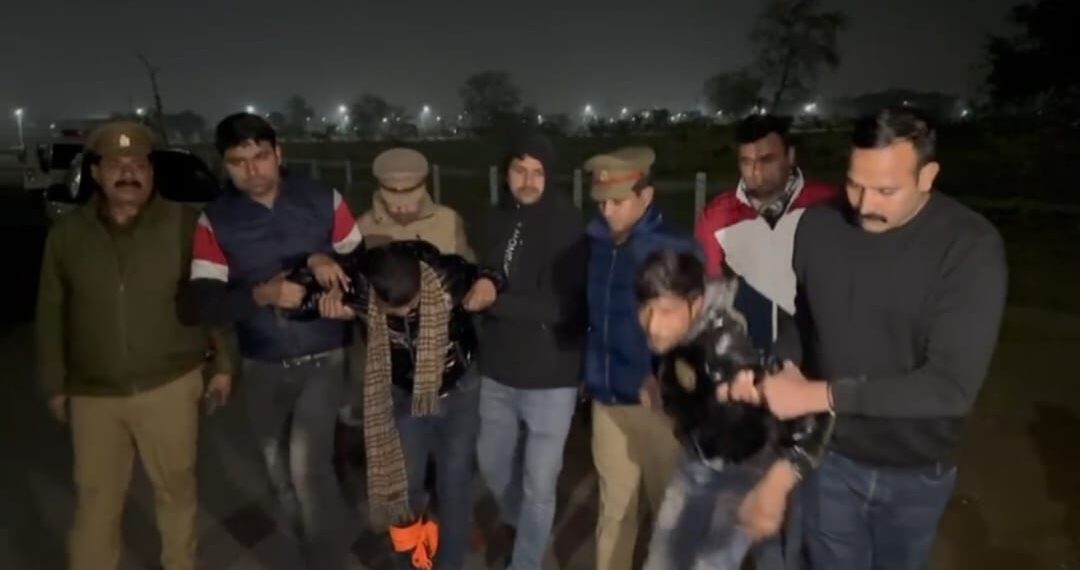 बिसरख थाना पुलिस की 2 स्कूटी सवार बदमाशो से हुई मुठभेड़, बदमाशों के पैर में लगी गाेली