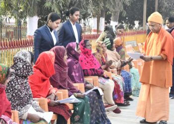 गरीबों को कोई नहीं उजाड़ पाएगा : मुख्यमंत्री