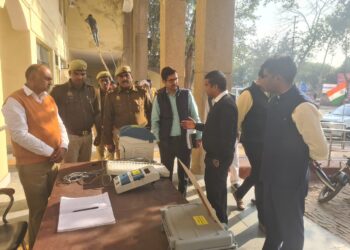 कलेक्ट्रेट के निरीक्षण के उपरांत जिलाधिकारी मनीष कुमार वर्मा ने तहसील सदर का किया स्थलीय निरीक्षण