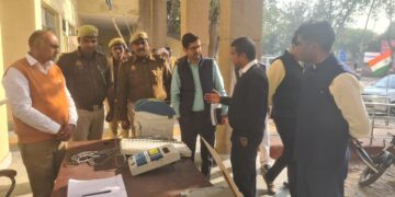 कलेक्ट्रेट के निरीक्षण के उपरांत जिलाधिकारी मनीष कुमार वर्मा ने तहसील सदर का किया स्थलीय निरीक्षण