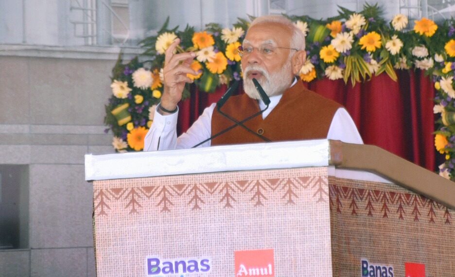 जिनके अपने होश ठिकाने में नहीं, वो मेरी काशी के बच्चों को नशेड़ी कह रहे : मोदी