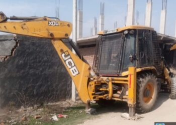 ग्रेनो प्राधिकरण ने बिसरख में अतिक्रमण पर चलाया बुल्डोजर