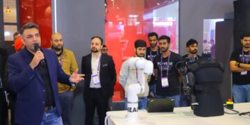 असिस्टिव डॉग्स से लेकर मेडिकल कोबोट्स तकः ऐडवर्ब रोबोटिक्स के भविष्य में अग्रणी