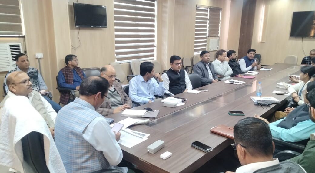 मतदाताओं को जागरूक करने के उद्देश्य से स्वीप कार्यक्रम को लेकर मुख्य विकास अधिकारी के अध्यक्षता में बैठक हुई संपन्न