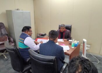 मतदाता पहचान पत्रों के वितरण को लेकर समीक्षा बैठक हुई संपन्न