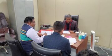 मतदाता पहचान पत्रों के वितरण को लेकर समीक्षा बैठक हुई संपन्न