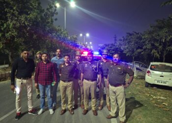 ग्रेटर नोएडा के थाना बिसरख पुलिस व लुटेरे बदमाश के बीच हुई मुठभेड, बदमाश को लगी गोली