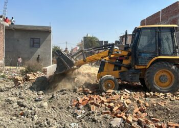 ग्रेनो प्राधिकरण ने बिसरख व तुस्याना में अवैध निर्माण को ढहाया