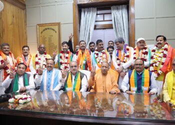 भाजपा प्रत्याशियों ने सीएम की मौजूदगी में किया नामांकन
