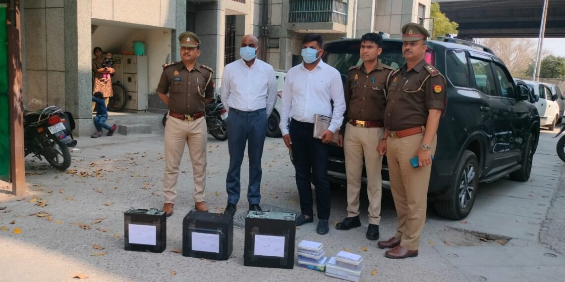 थाना सेक्टर-24 पुलिस व क्राइम ब्रांच टीम द्वारा धोखाधड़ी से ठगी करने वाले 2 आरोपी गिरफ्तार