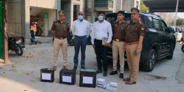 थाना सेक्टर-24 पुलिस व क्राइम ब्रांच टीम द्वारा धोखाधड़ी से ठगी करने वाले 2 आरोपी गिरफ्तार