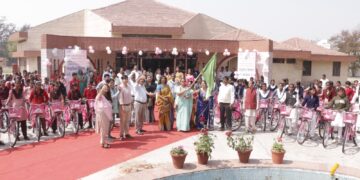 एनटीपीसी दादरी में सीएसआर के अंतर्गत स्कूली बालिकाओं के बीच साइकिल वितरण