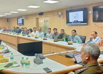 जिला निर्वाचन अधिकारी मनीष कुमार ने लोकसभा सामान्य निर्वाचन-2024 को लेकर बैंकर्स के साथ की बैठक