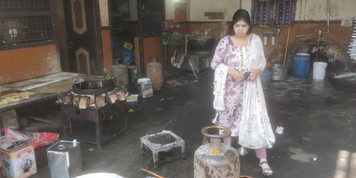 होली के त्यौहार को लेकर खाद्य एवं औषधि प्रशासन विभाग के अधिकारी गण एक्शन में
