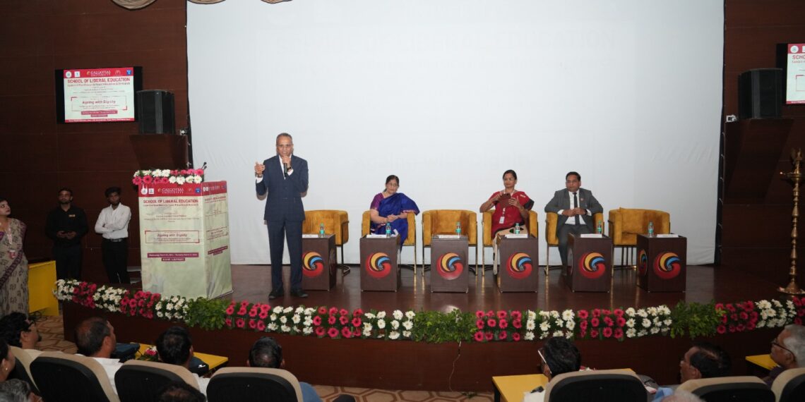 गलगोटियास विश्वविद्यालय में वृद्धजनों को मिला बडा सम्मान, वृद्धजनों से विद्यार्थियों को मिला आशीर्वाद