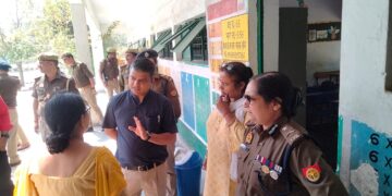 पुलिस आयुक्त एवं जिला मजिस्ट्रेट/जिला निर्वाचन अधिकारी ने किया जनपद के बूथों का भ्रमण