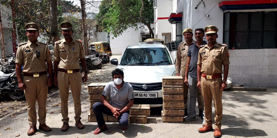 नोएडा पुलिस ने अवैध शराब तस्कर किया गिरफ्तार