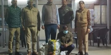जिले में आबकारी विभाग निरंतर एक्शन में, अवैध देसी व विदेशी शराब बरामद होने पर 2 अभियुक्तों को किया गया गिरफ्तार