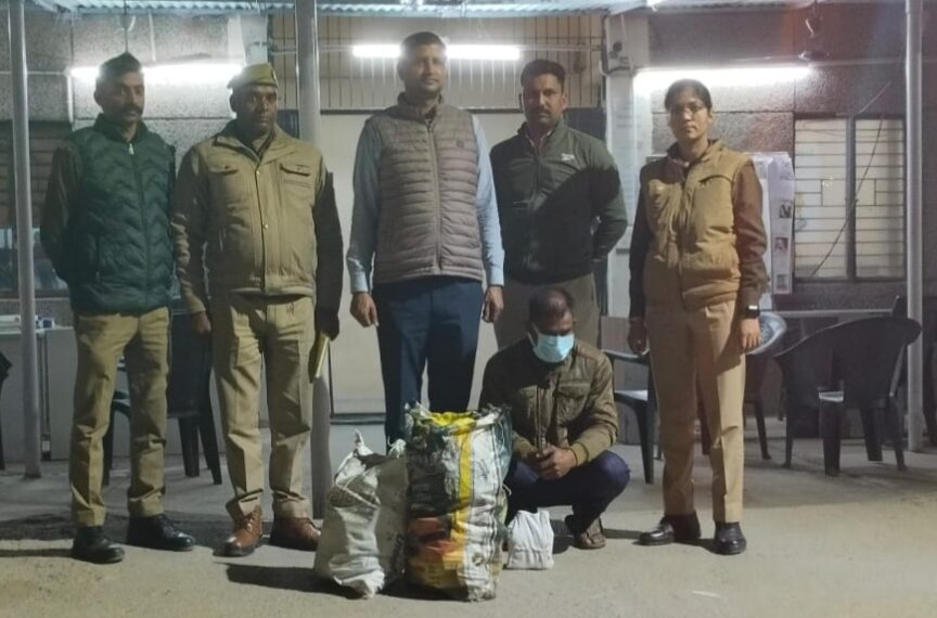 जिले में आबकारी विभाग निरंतर एक्शन में, अवैध देसी व विदेशी शराब बरामद होने पर 2 अभियुक्तों को किया गया गिरफ्तार