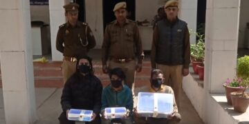 थाना बीटा-2 पुलिस ने पीजी/फ्लैटों से मोबाइल चोरी करने वाले गिरोह का किया पर्दाफाश, गिरोह के सरगना सहित 3 गिरफ्तार