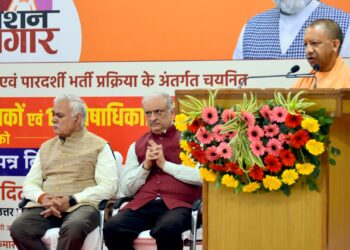 युवाओं के भविष्य के साथ खिलवाड़ करने वालों से सख्ती से निपट रही सरकार: सीएम योगी
