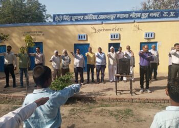 स्वीप कार्यक्रम के तहत स्कूलों में पीटीएम मीटिंग आयोजित कराते हुए अभिभावकों एवं शिक्षकों को दिलाई मतदान की शपथ