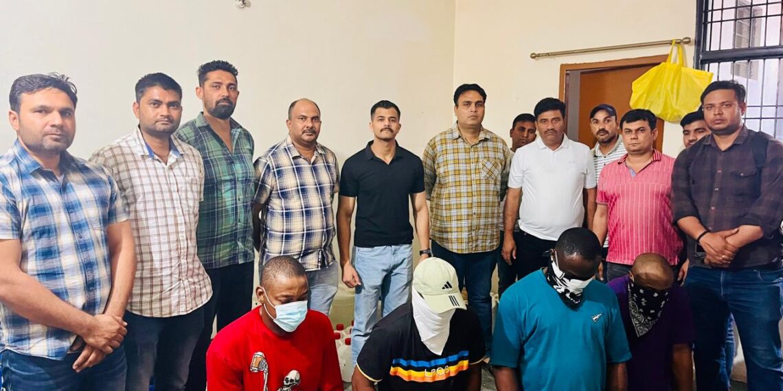 ग्रेटर नोएडा में ड्रग्स फैक्टरी का भंडाफोड़, 150 करोड़ रुपये की ड्रग्स बरामद, 4 विदेशी गिरफ्तार