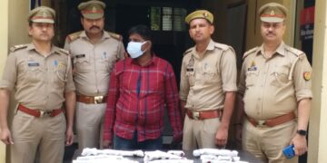नोएडा पुलिस ने अवैध हथियारो की तस्करी करने वाले एक तस्कर को किया गिरफ्तार, भारी मात्रा में अवैध हथियार बरामद