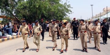 नोएडा पुलिस कमिश्नर लक्ष्मी सिंह ने मतदान के दृष्टिगत पोलिंग पार्टियों के प्रस्थान स्थल- फूल मंडी में की गयी तैयारियों/व्यवस्थाओं का किया निरीक्षण