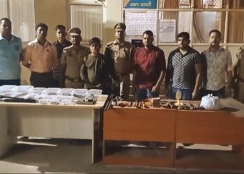 ग्रेटर नोएडा में अवैध शस्त्र फैक्टरी का भंडाफोड़, 25 हजार के इनामी बदमाश को आधा दर्जन से ज्यादा अवैध तमंचे के साथ किया गिरफ्तार