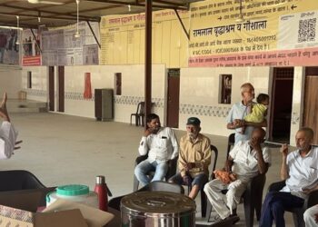 शारदा स्कूल ऑफ डेंटल साइंसेज ने वृद्धाश्रम में लगाया फ्री डेंटल चेकअप कैंप