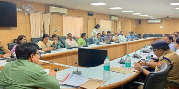बाढ़ को लेकर संबंधित विभागों द्वारा की गई तैयारियों की समीक्षा