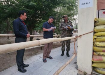 जिला निर्वाचन अधिकारी ने फूल मंडी फेस-2 नोएडा पहुंचकर स्ट्रांग रूम किया स्थलीय निरीक्षण