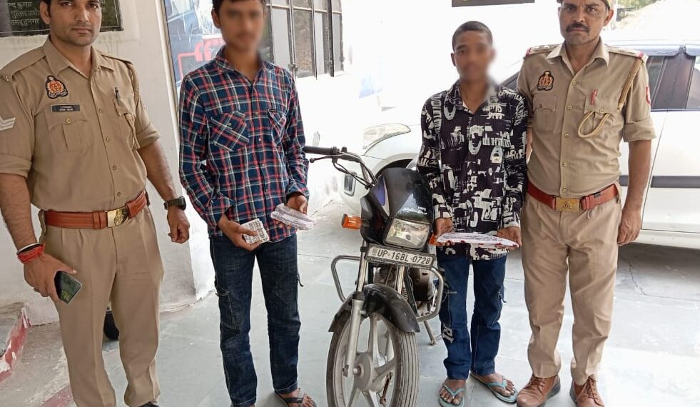 नोएडा पुलिस ने दुपहियां वाहन चोरी की घटना कारित करने वाले 2 चोर गिरफ्तार किये