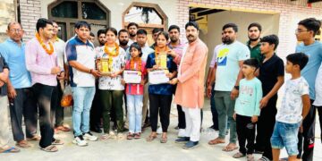 एथलेटिक्स प्रतियोगिता में गोल्ड मेडल जीतने पर इशिका व आरोही को करप्शन फ्री इंडिया ने किया सम्मानित