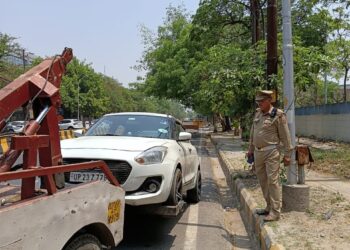 नोएडा पुलिस ने निजी यूनिवर्सिटी व आस-पास के क्षेत्र में चेकिंग अभियान चलाया