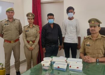 राह चलते लोगों से फोन लूटने वाले दो लूटेरे गिरफ्तार, लूट के 13 मोबाईल बरामद
