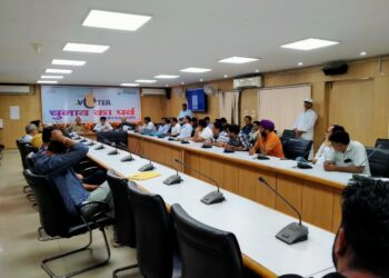 अपर जिलाधिकारी वित्त एवं राजस्व अतुल कुमार की अध्यक्षता में ई-लॉटरी के माध्यम से आबकारी विभाग की दुकानों का हुआ आवंटन