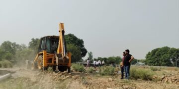 अवैध कब्जे पर चला ग्रेटर नोएडा प्राधिकरण का बुलडोजर