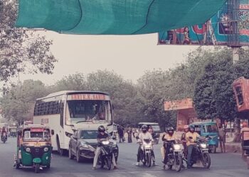 नोएडा पुलिस की अच्छी पहल : अब ट्रैफिक रेड लाइट पर रुकने वाले वाहन चालकों को नहीं लगेगी गर्मी