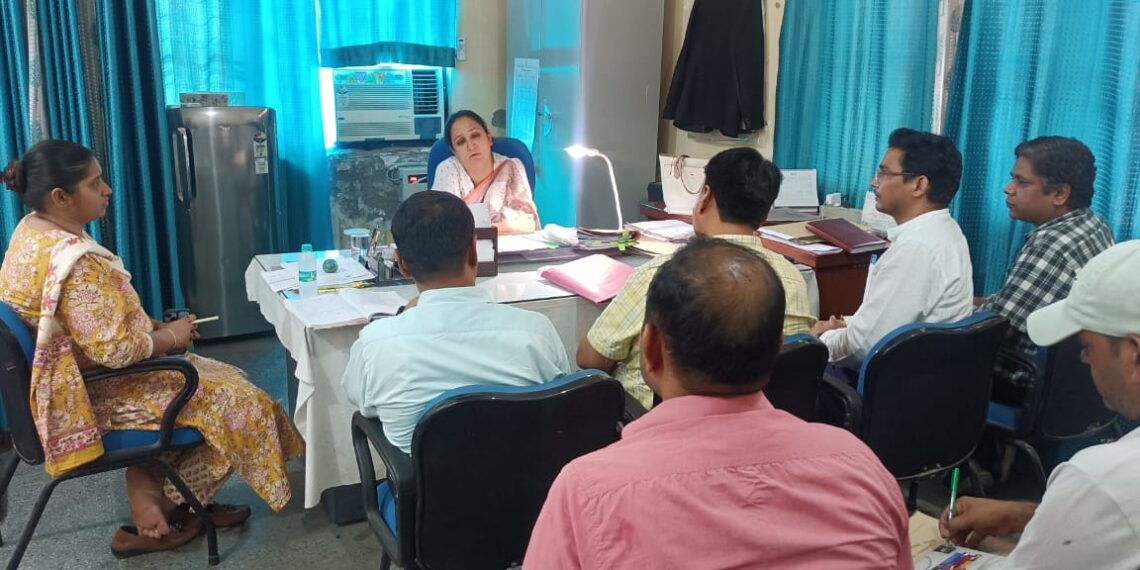 आगामी 13.07.2024 को आयोजित होने वाली राष्ट्रीय लोक अदालत में अधिक से अधिक वादों के निस्तारण हेतु जनपद के विभिन्न विभागों के पदाधिकारियों के साथ बैठक का किया आयोजन