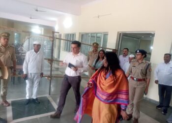 मंडल आयुक्त मेरठ मंडल मेरठ सेल्वा कुमारी जे0 ने लोकसभा चुनाव 2024 की मतगणना की तैयारियों का लिया जायजा