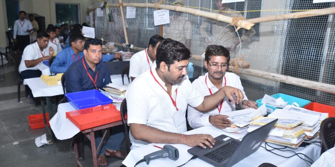 नोएडा में लोकसभा चुनाव 2024 की मतगणना हुई शुरू