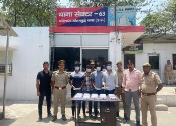 नोएडा पुलिस ने मोबाइल फोन चोरी करने वाले गैंग का पर्दाफाश करते हुए पांच आरोपियों को किया गिरफ्तार