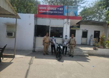 नोएडा पुलिस ने लूट की घटना का खुलासा करते हुए 2 लुटेरे किए गिरफ्तार