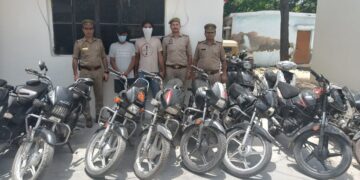 नोएडा पुलिस ने 2 शातिर वाहन चोर किए गिरफ्तार, कब्जे से 15 चोरी के वाहन बरामद