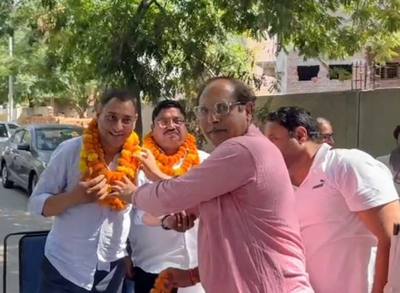 ग्रेटर नोएडा के सेक्टर-37 आरडब्ल्यूए का आज रविवार को शपथ ग्रहण समारोह हुआ