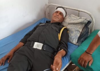 अतिक्रमण हटाने गई प्राधिकरण की टीम पर अवैध कब्जा धारकों ने किया हमला